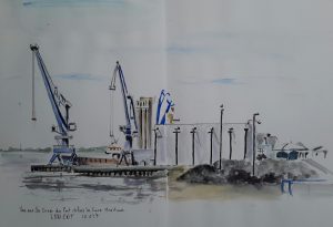 Lorient les grues du port vues de la gare maritime